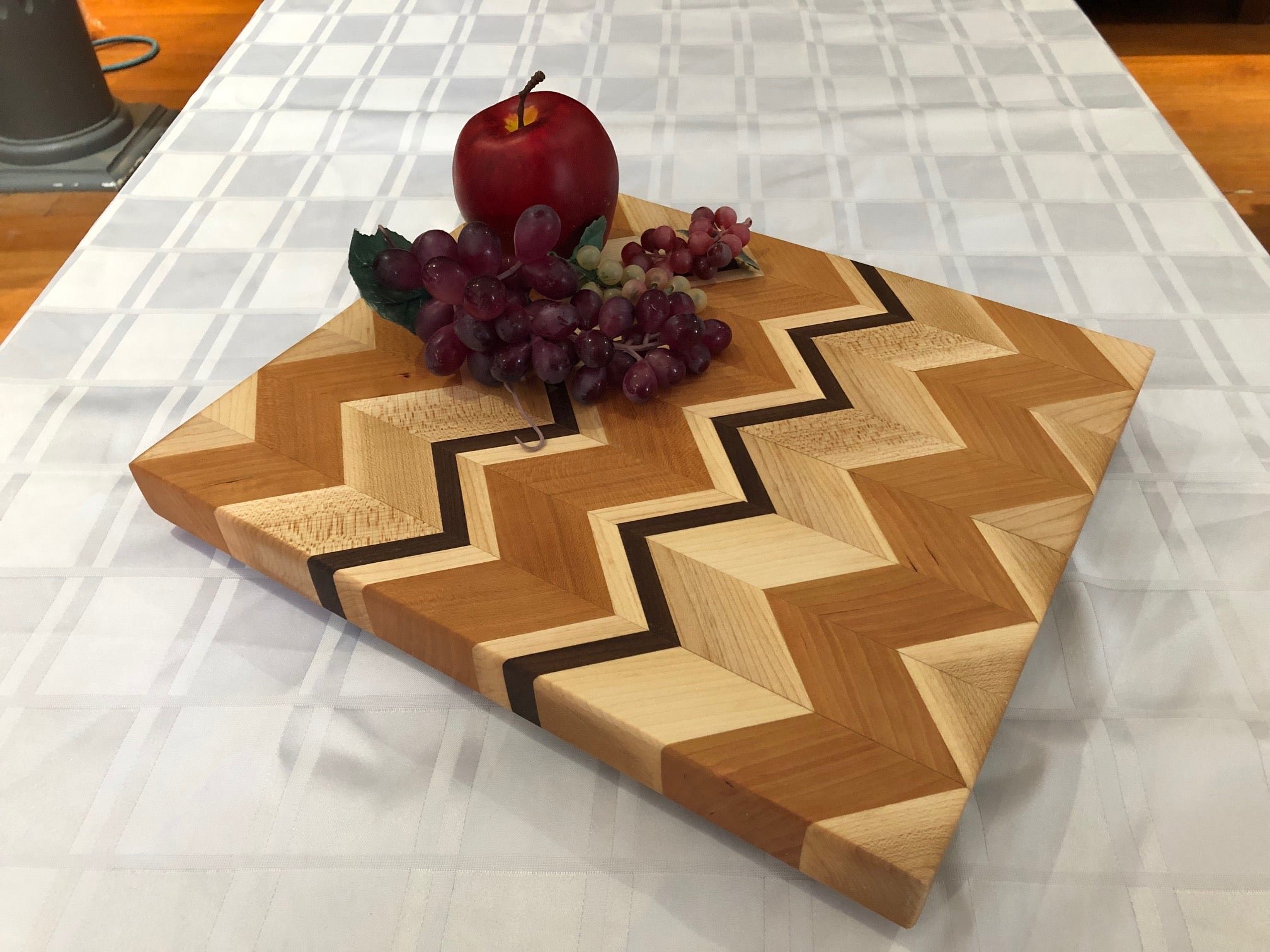 Chevron Pattern Wooden Round Cutting Board & Cheese Board – Sew and Saw